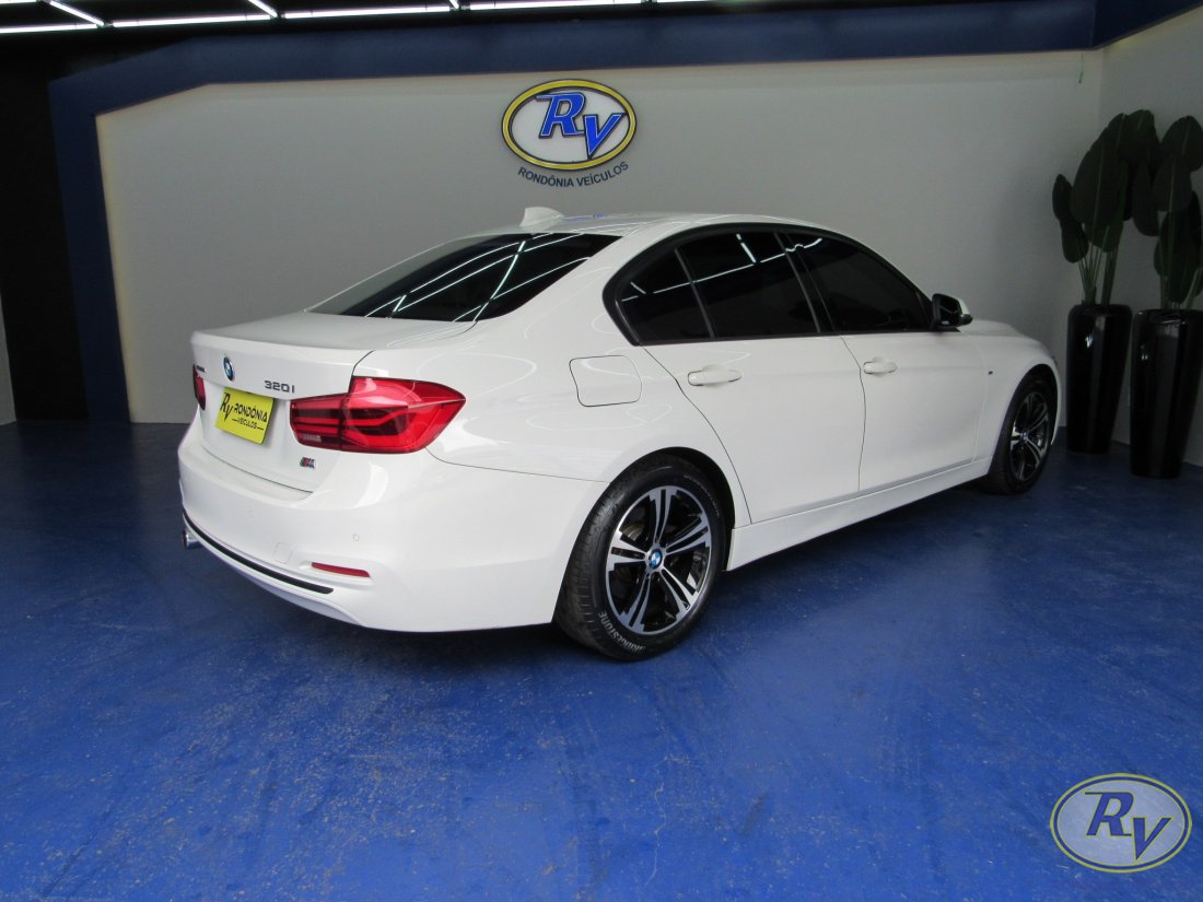 320i Active