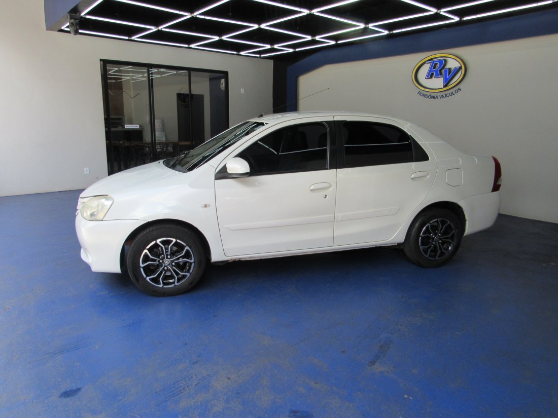 Etios XS