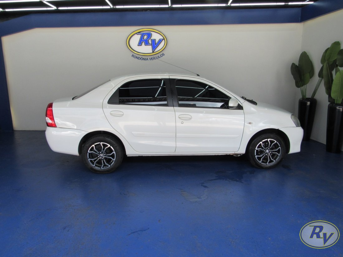 Etios XS