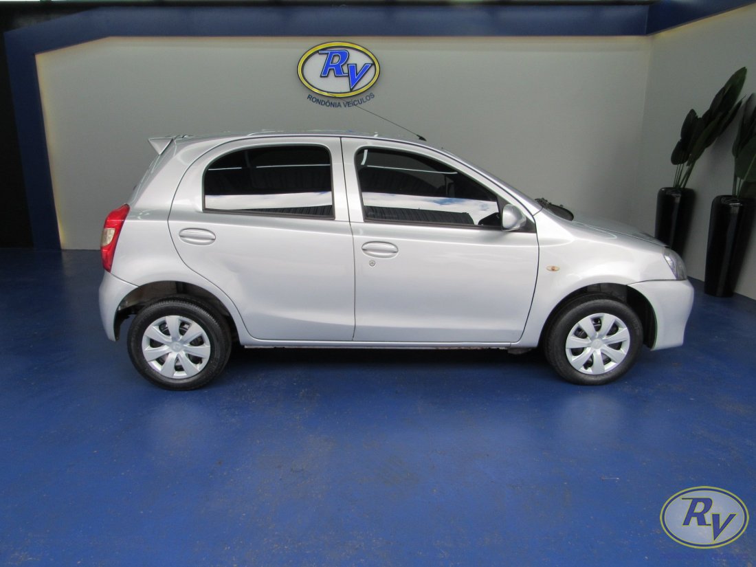 Etios XS