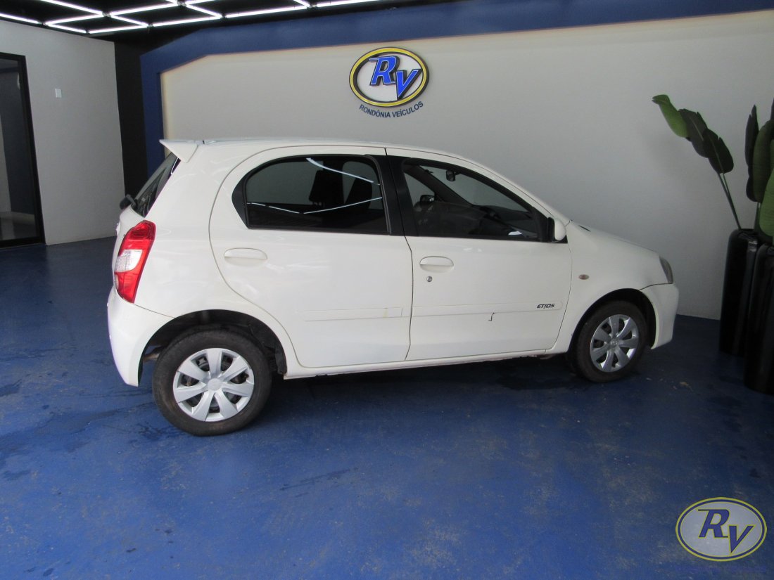 Etios XS
