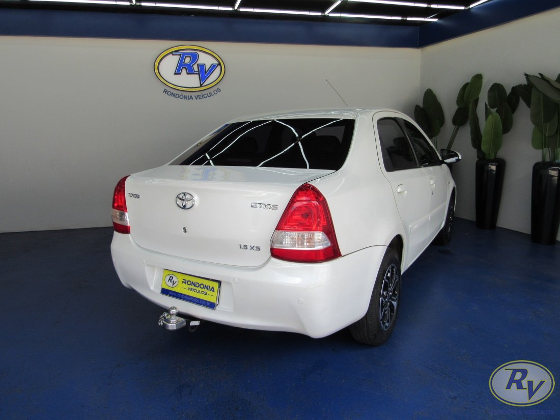 Etios XS