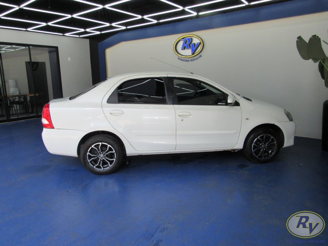 Etios XS