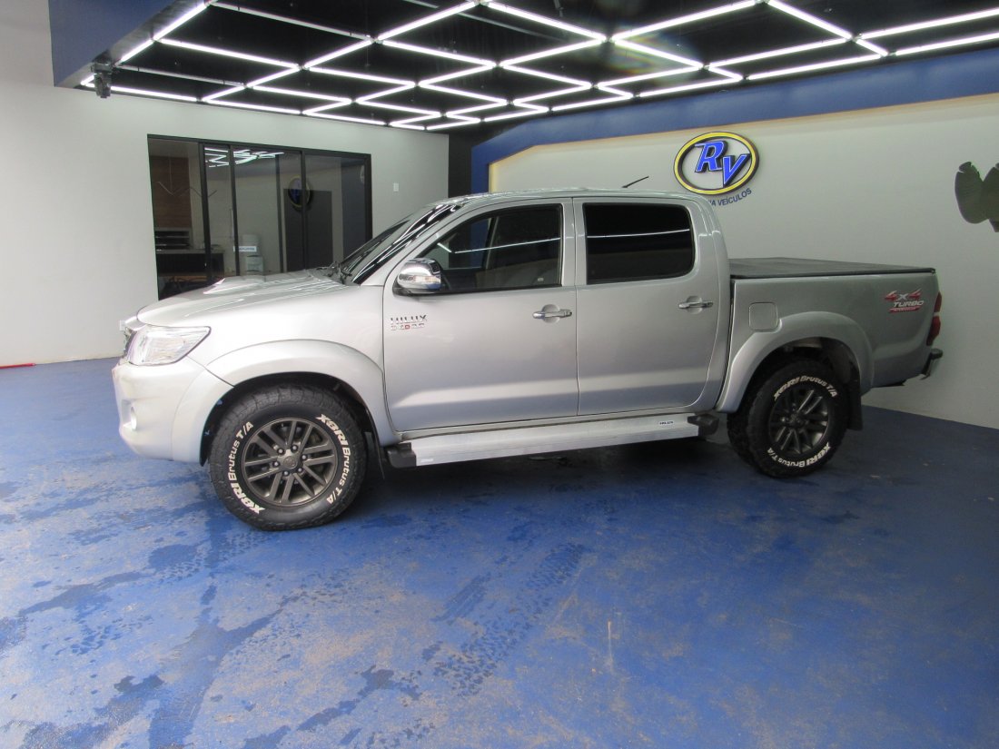 HILUX  CD SRV 4X4