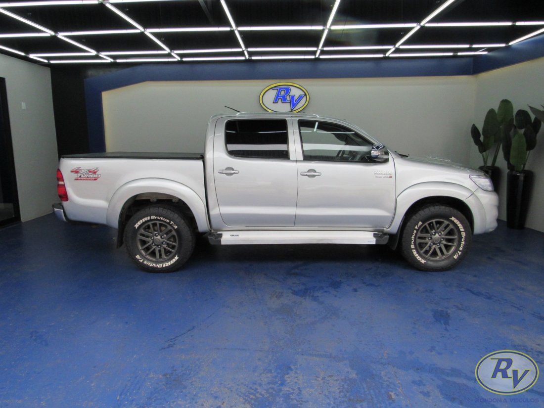 HILUX  CD SRV 4X4