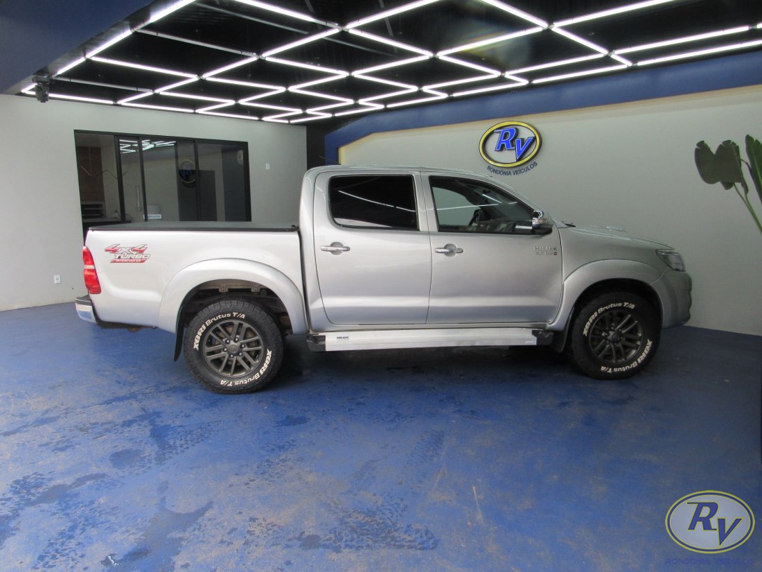 HILUX  CD SRV 4X4