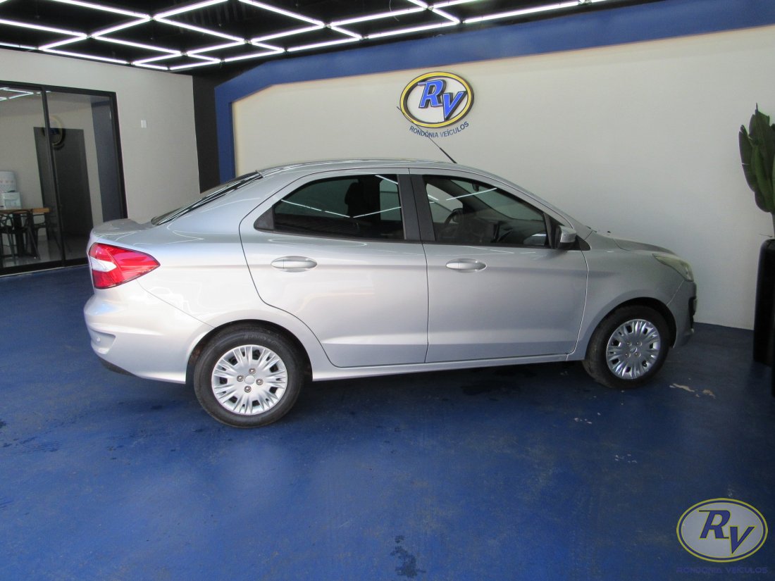 KA+ SEDAN SE